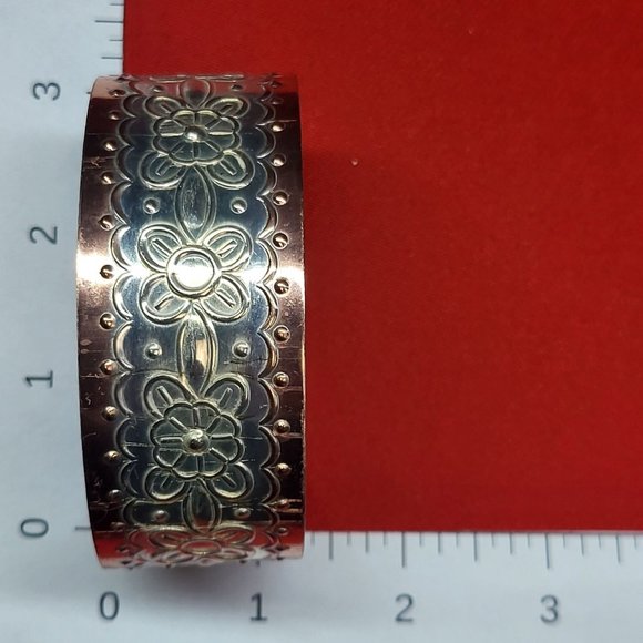 VTG Silver Copper Tone Metal Etched Flowers Cuff Bracelet - Picture 9 of 10